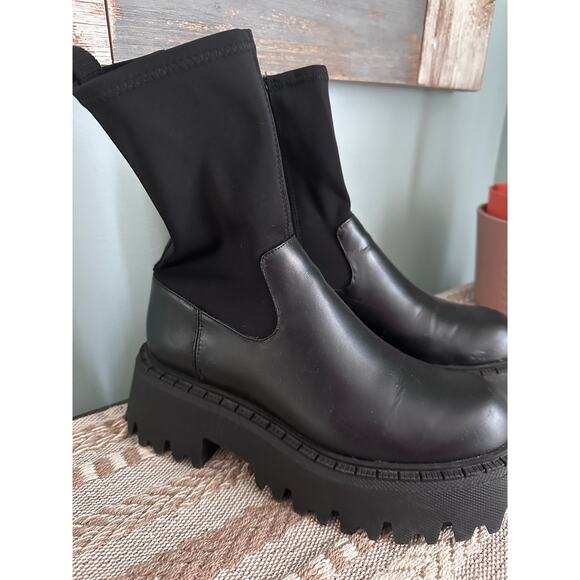 Zara Lug Moto Combat Black Ankle Boots with Chunky Sole - Picture 2 of 7